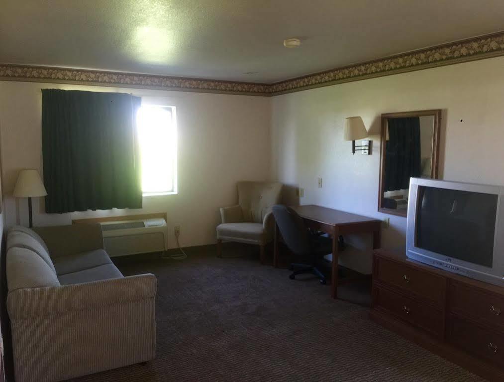 Super 8 By Wyndham Shenandoah Hotel Buitenkant foto