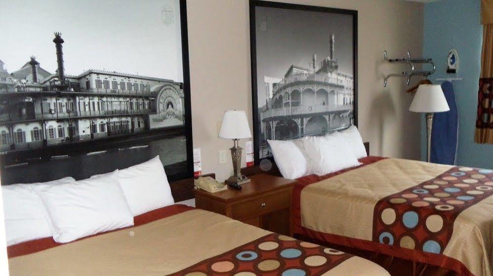 Super 8 By Wyndham Shenandoah Hotel Buitenkant foto